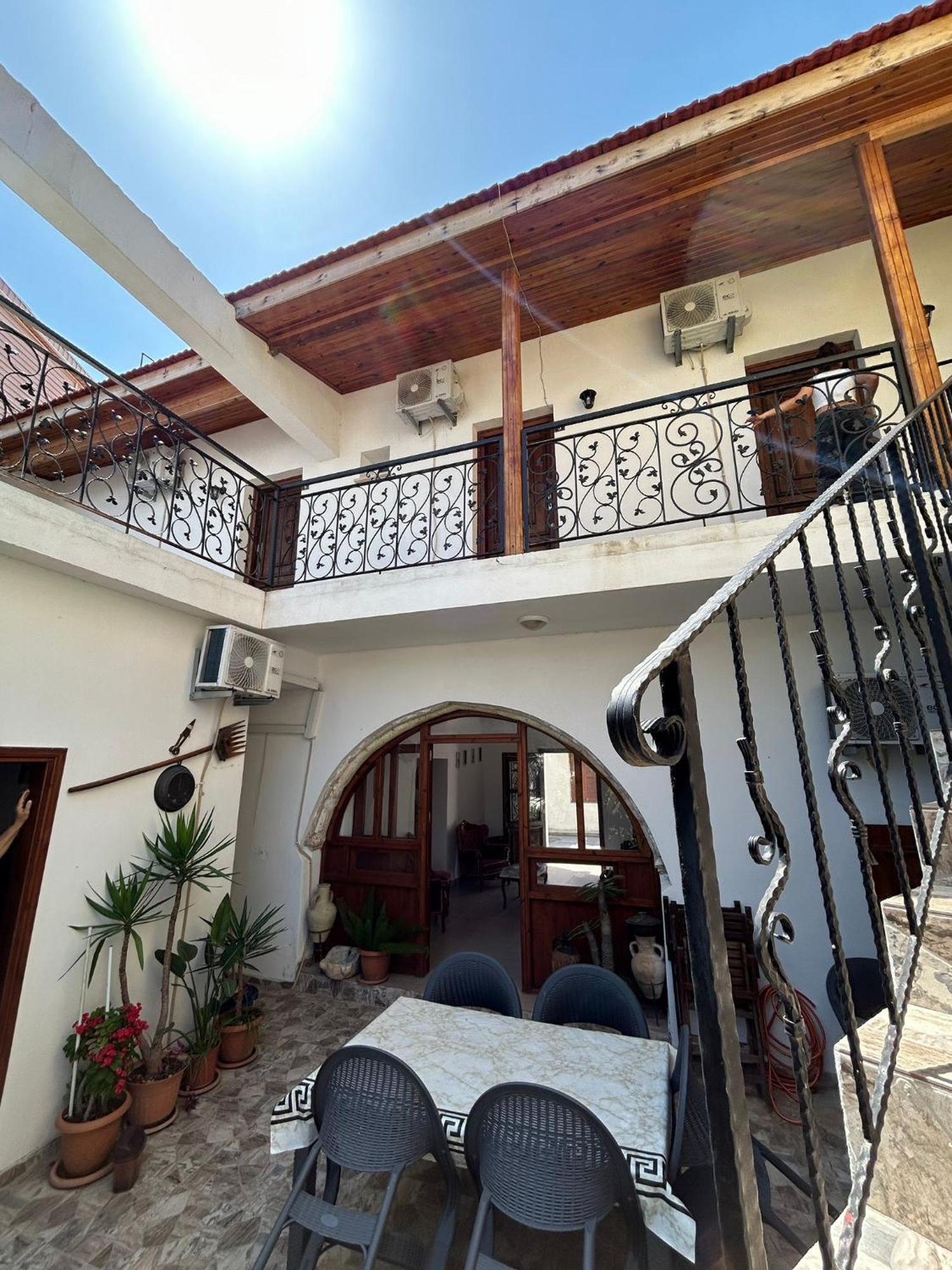 Magic Moon Guest House Фамагуста Екстер'єр фото