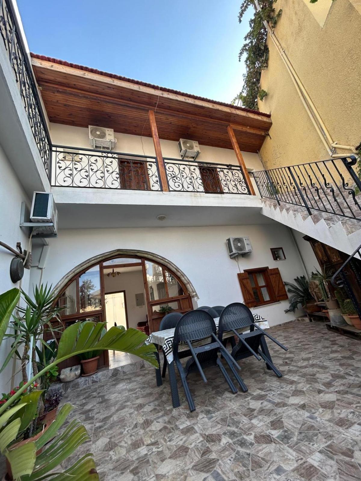 Magic Moon Guest House Фамагуста Екстер'єр фото